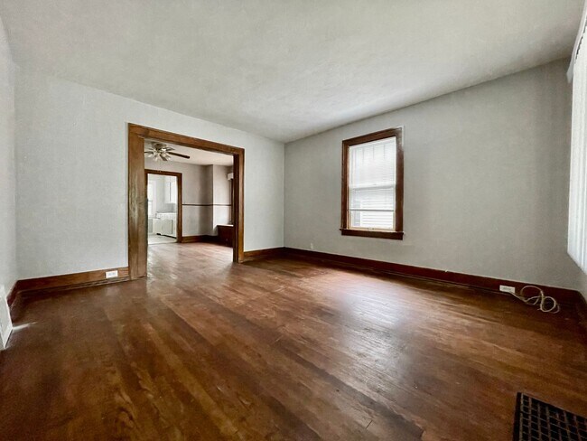 Foto del edificio - 839 W Larch Ave