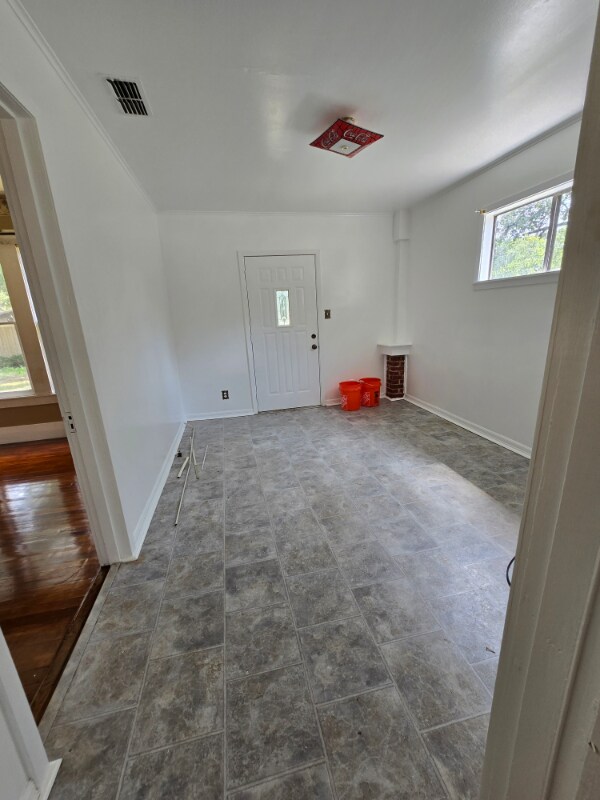 Building Photo - 530 S Lake St