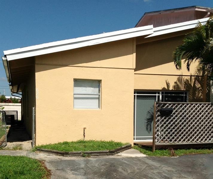 Primary Photo - 626 SW 80th Ter