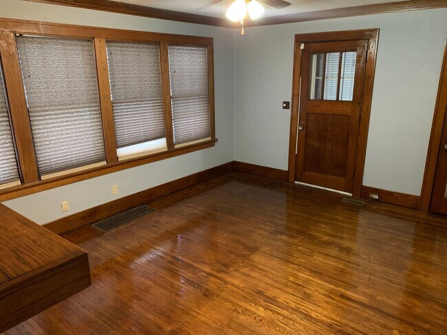 Foto del edificio - 2116 W Moss Ave