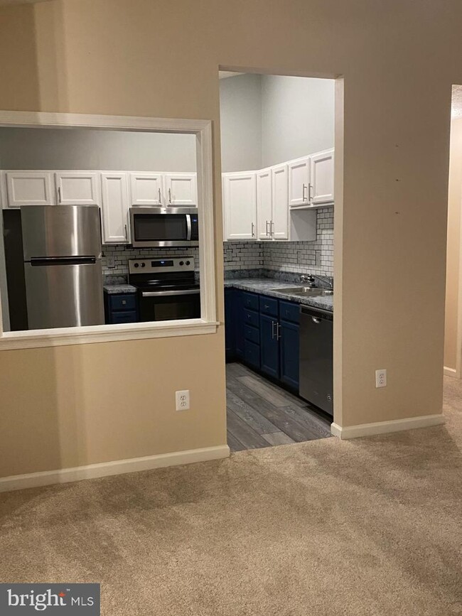 Building Photo - 902 Blueleaf Ct