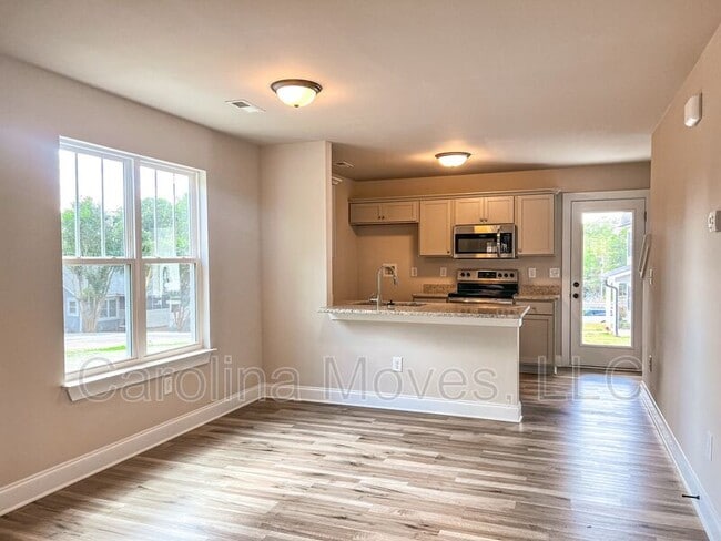 Building Photo - 106 S 9th St