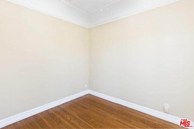 Foto del edificio - 1109 1/2 Cloverdale Ave