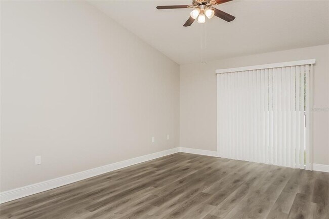 Foto del edificio - 463 Columbia Ct