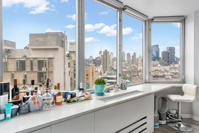 Photo - 500 W 43rd St Apartment