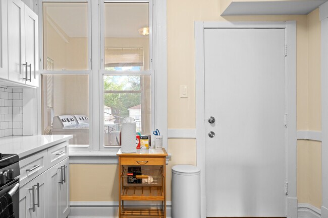 Kitchen - 2531 N Harding Ave