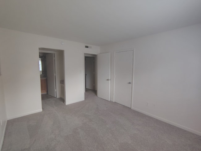 Foto del edificio - 600 Reusens Rd