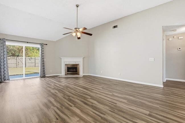 Building Photo - 10 Chamois Ct