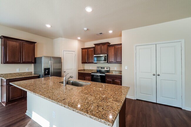 Building Photo - 499 Clover Cir, Springville, AL