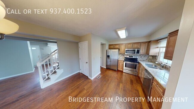 Building Photo - Updated 2 BR 1.5 BA Condo with Basement in...
