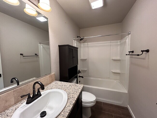 Foto del edificio - 3 bedroom 2 Bathroom.