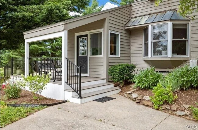 Foto del edificio - 2943 Lumbard Rd