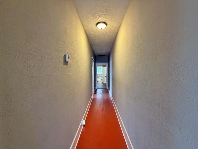 Building Photo - Renovated 2 bedroom Duplex NOW AVAILABLE!! ~ Minutes from midtown/downtown Memphis