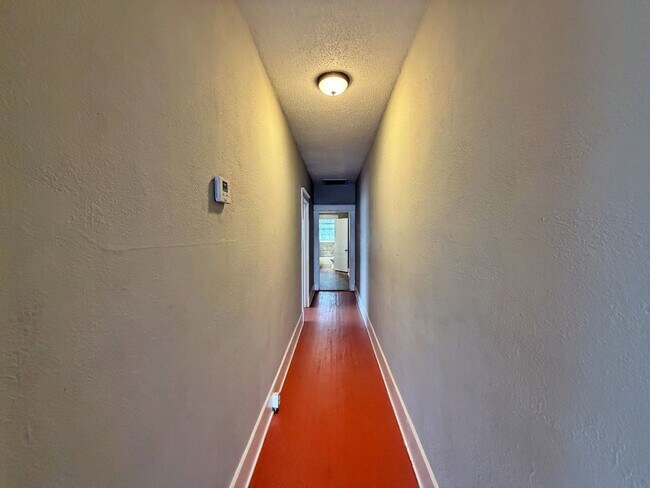 Foto del edificio - Renovated 2 bedroom Duplex NOW AVAILABLE!! ~ Minutes from midtown/downtown Memphis