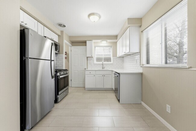 Foto del edificio - 19411 Rensellor St