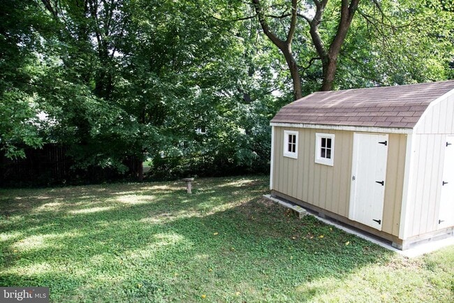 Building Photo - 819 Heron Dr
