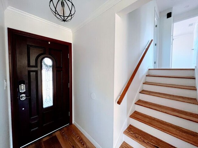 Foto del edificio - 3 Bed / 2 .5 Bath Home with Private Yard i...