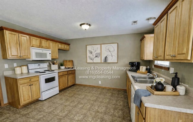 Building Photo - Charming Duplex in Pleasant Hill, MO – Your Perfect Home is Waiting for you to Tour Today!