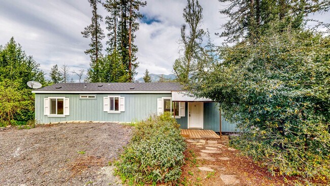 Foto del edificio - Gated 2 bedroom 1 bath at Pochini Family Farm!