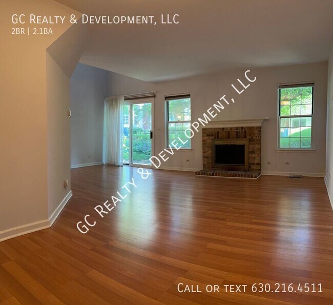 Building Photo - ***SPACIOUS END UNIT / 2 BDRM + LOFT / 2.5...
