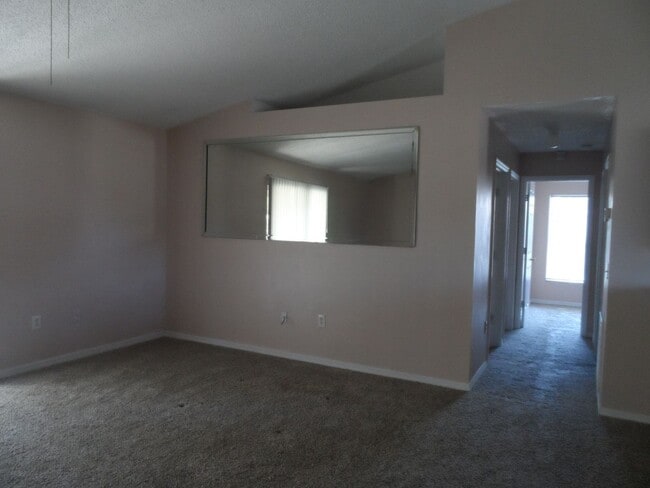 Building Photo - JUST LISTED 3 BEDROOM 2 BATH HOME