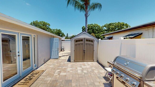 Building Photo - 136 80th Ave N