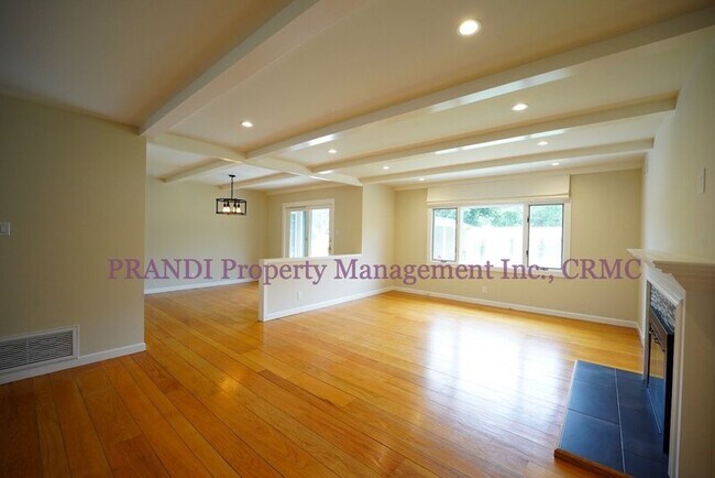 Foto del edificio - 51 Locksly Ln