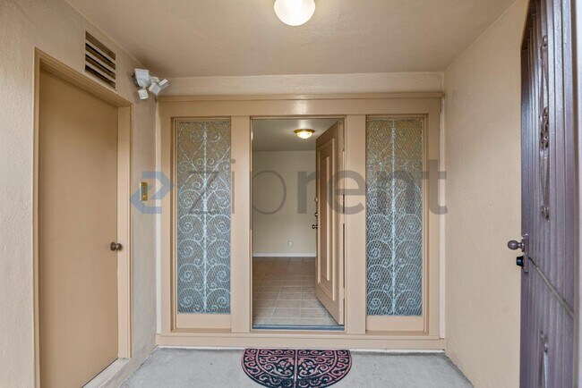 Foto del edificio - 78 St Marks Ct