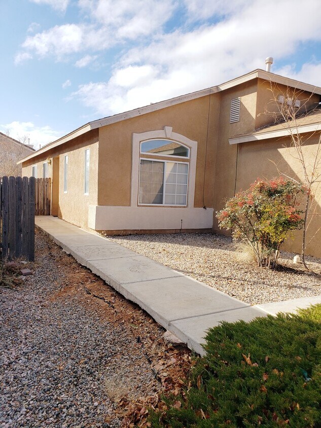 Foto principal - Great home in Enchanted Hills - 3 bed, 2 b...