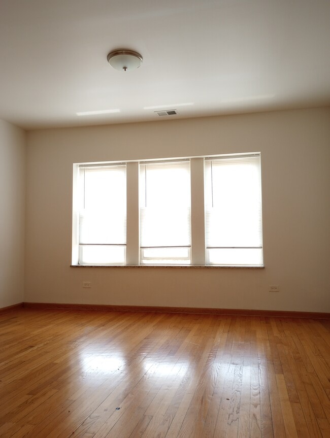 Building Photo - 2442 E 75th St