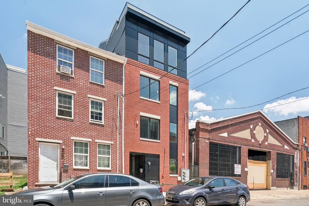 Primary Photo - 1437 Parrish St