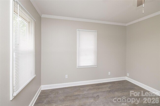 Building Photo - 627 Colston St