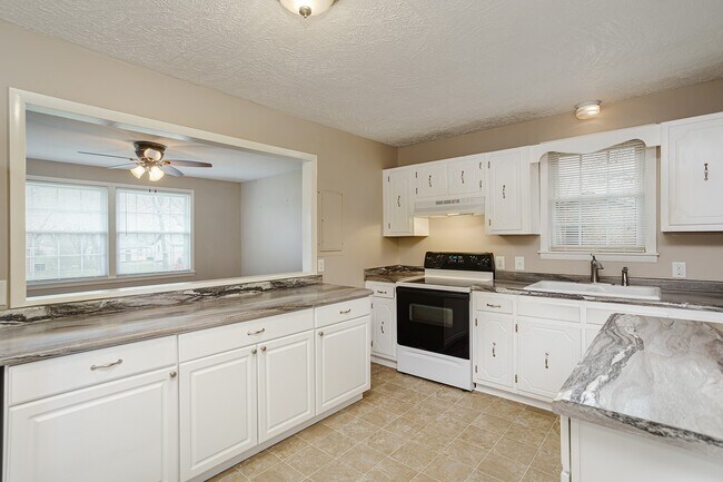 Foto del edificio - 121 Highland Dr