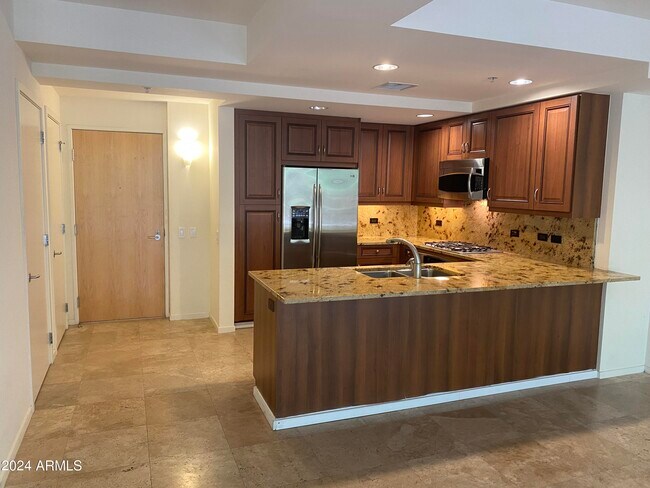 Foto del edificio - 7131 E Rancho Vista Dr