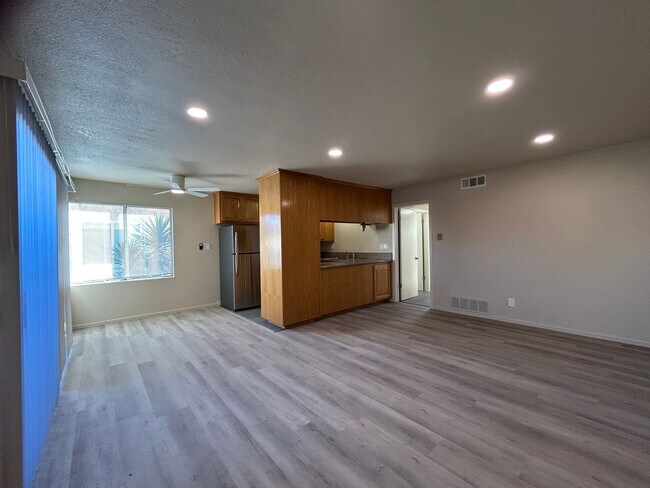 Foto del edificio - 4172 Del Amo Blvd