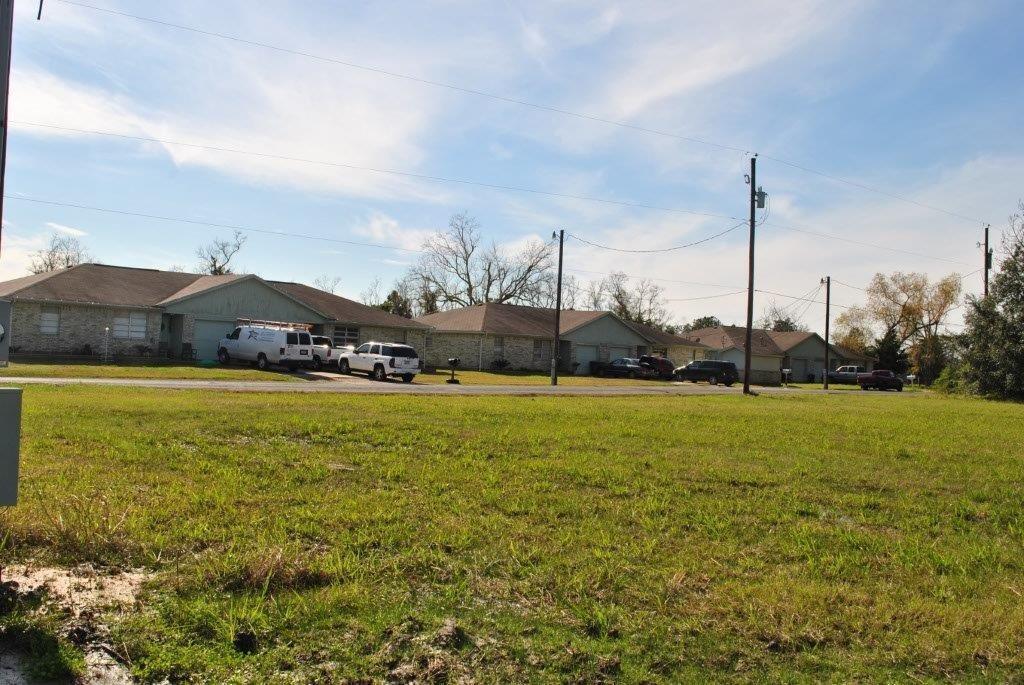 17421 Fir Rd, Alvin, TX 77511 Townhouse for Rent in Alvin, TX