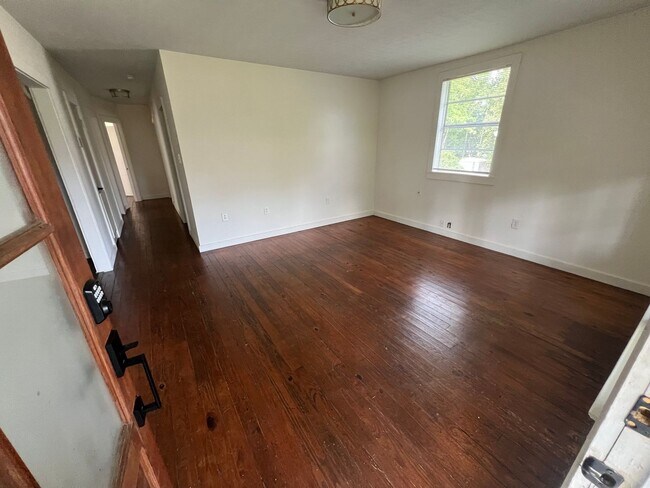 Building Photo - Standalone home with yard close to Square!