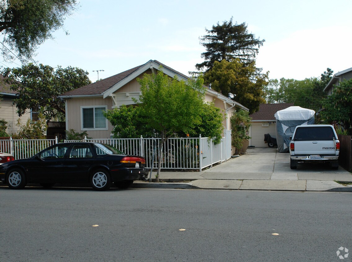 Primary Photo - 230 N Delaware St