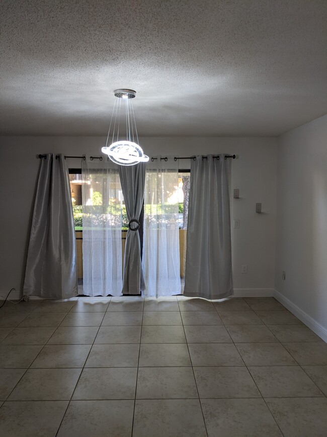 Foto del edificio - 10413 N Kendall Dr