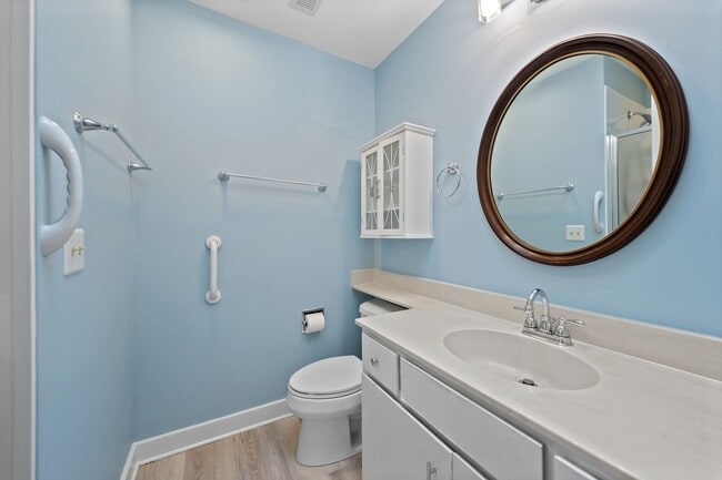Building Photo - 3 Bedroom/3 Bath Townhome in Falconbridge!