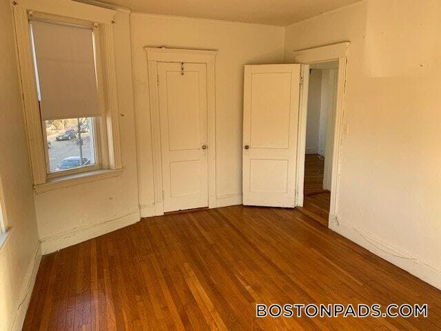 Building Photo - 235 Park Dr