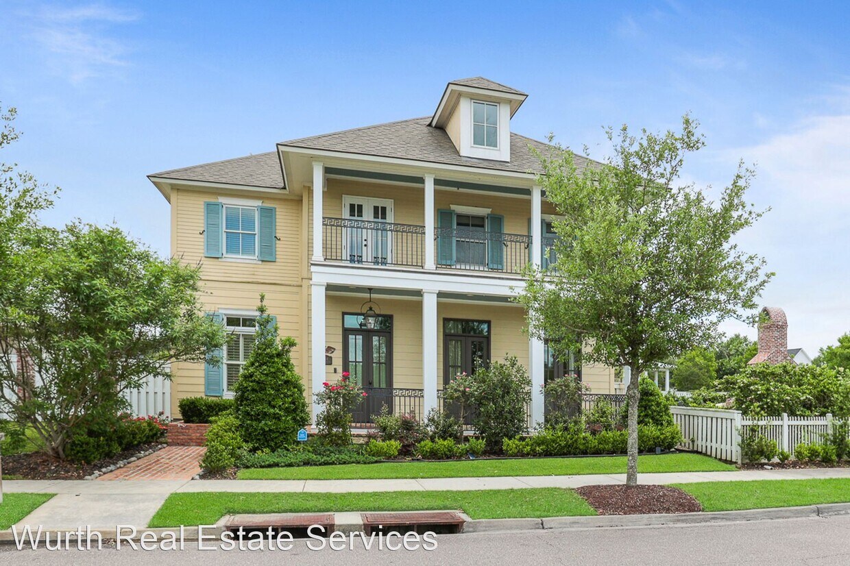 5 br, 4 bath House 4364 Chapel Hill Row House Rental in Zachary, LA