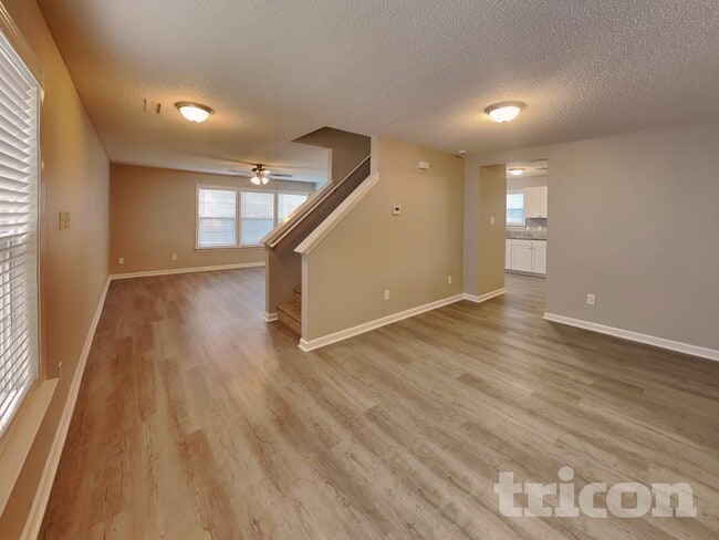 Foto del edificio - 915 Littleton Dr