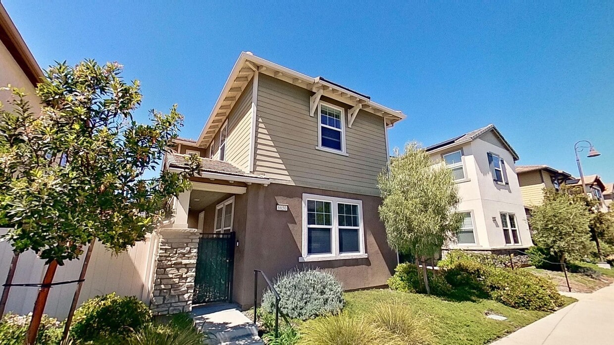 Primary Photo - Los Carneros townhouse 3 Bed / 2.5 Bath – ...