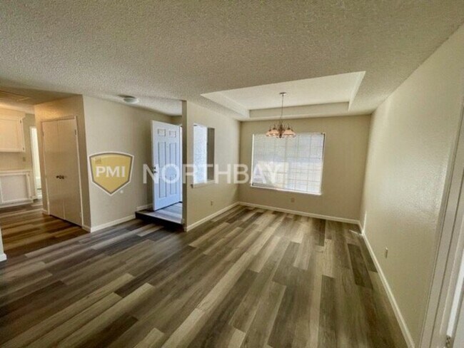 Building Photo - 590 Chaucer Ln