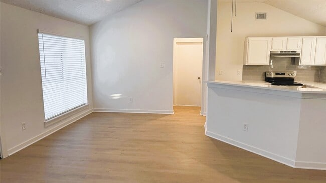 Building Photo - 906 Dixie Dr