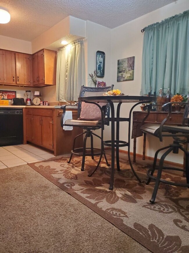 Building Photo - Adrian/Navarre Duplexes