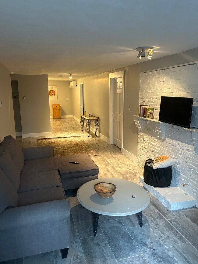 Foto del edificio - 890 Highland Ave