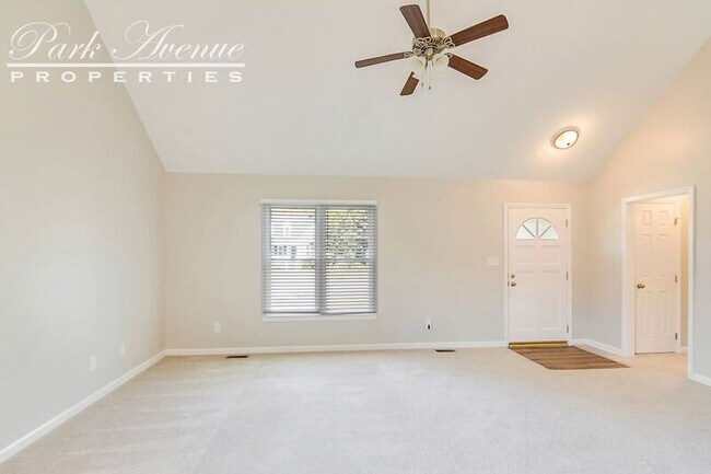 Building Photo - 2725 Thurrock Dr