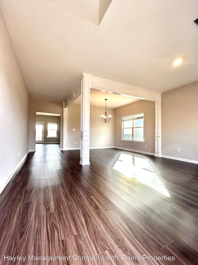 Building Photo - 4 br, 2.5 bath House - 2627 Arlee Avenue
